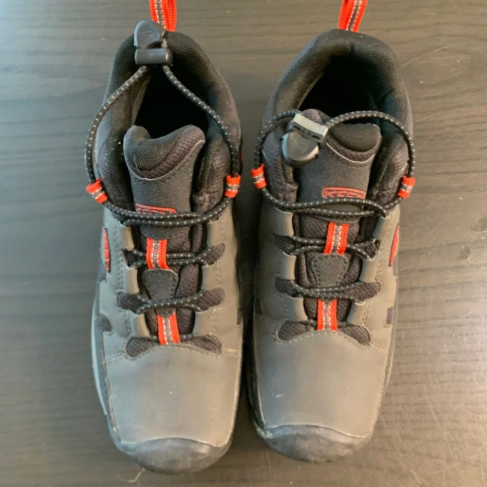 Keen Kids Targhee Low Hiking Shoes Grey Red Bungee Lace Sneakers Size 3Y 1019824